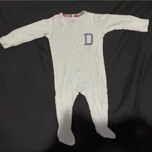 Magnetic Me embroidered D light blue footsie